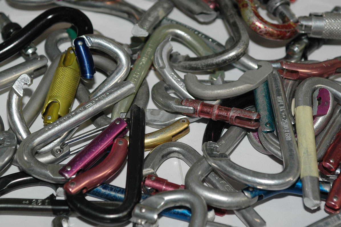 UIAA SAFECOM ANSWERS YOUR QUESTIONS: RETIRING CARABINERS - UIAA